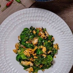 ใบเหลียงผัดไข่