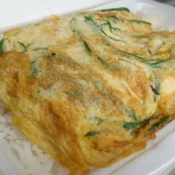 ข้าวชะอมไข่ทอด