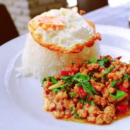 ข้าวราดผัดกะเพรา