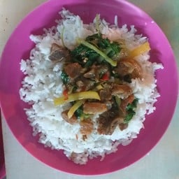 กระเพราหมูกรอบ