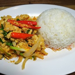 ข้าวไก่ผัดพงกะหรี่ + น้ำเก๊กฮวย