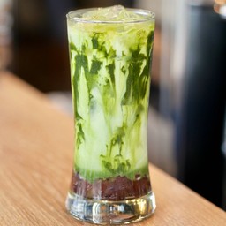 มัทฉะลาเต้ถั่วแดง (เย็น)