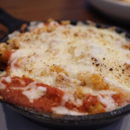 เพนเน่ อบซอสมะเขือเทศ มอสซาเรลล่าชีส