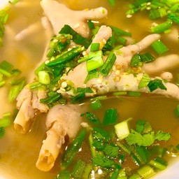 ต้มแซ่บตีนไก่