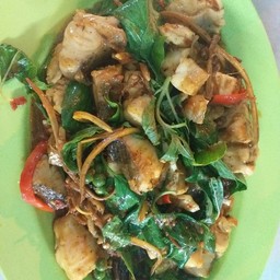 ปลากะพงผัดฉ่า  ทอด    ไม่ทอด