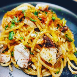 สปาเกตตี้ ผัด ซุกีนี่ ปลากะพงขาว และไข่ปลาเกรย์มูลเล็ท