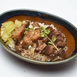 ข้าวหน้า 2 หมี (หมูกรอบ,พะโล้)