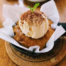 แพนคุกกี้ (คุกกี้นิ่มสอดไส้ช็อกโกแลตตูเทลล่า อบร้อน และไม่มีไอศกรีม)