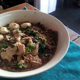 ก๋วยเตี๋ยวขาหมูเจ๊รม