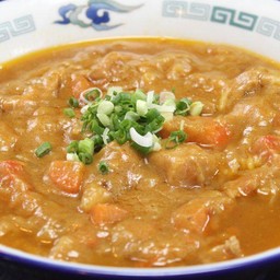 บะหมี่ซุปแกงกะหรี่หมู