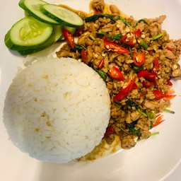 ข้าวกระเพราหมูสับราดข้าว