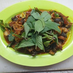 ยำกบทอด