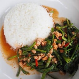 ผัดผักบุ้งไฟแดงหมูสับ