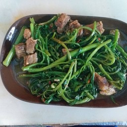 ผักบุ้งหมูกรอบ