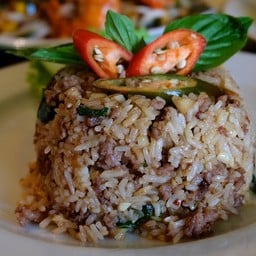 ข้าวผัดกระเพราคลุกเนื้อสับ