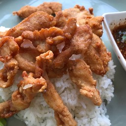 ข้าวไก่ทอดน้ำปลา+น้ำจิ๋มแจ่ว