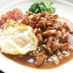 ข้าวหน้าไก่กุนเชียงไข่ดาว