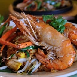 ผัดไทยกุ้งแม่น้ำ