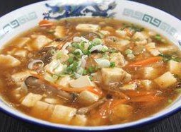 บะหมี่ซุปราดหน้าเต้าหู้ทรงเครื่อง