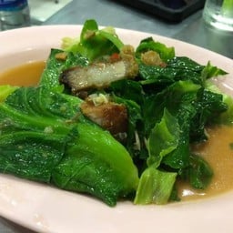 แขนงผัดหมูกรอบ