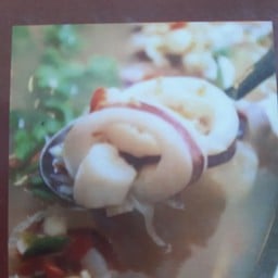 ปลาหมึกนึ่งมะนาว