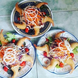 สลัดกุ้งทอด