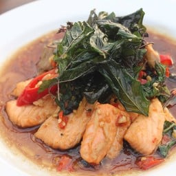 กระเพราแซลมอน