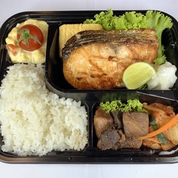 เซ็ตปลาแซลม่อนย่างเกลือ 