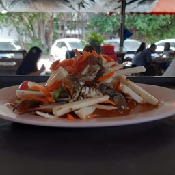 ส้มตำยอดมะพร้าวใส่ปู