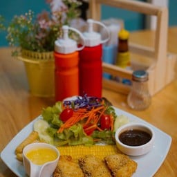 แสงจันทร์ สเต็กแอนด์คาเฟ่-ถนนพะเนียด