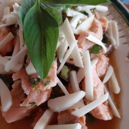 ยำปลาแซลมอล