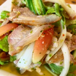 ยำคอหมูย่าง