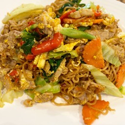 ผัดมาม่ารวม