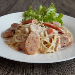 สปาเก็ตตี้ซอสครีม ไส้กรอก