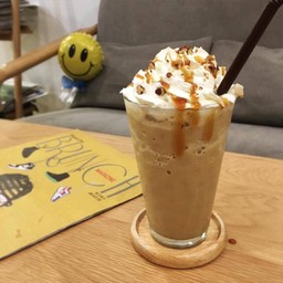 Creme Brulee Frappe With Pecan Nuts (Coffee)