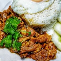 หมูกระเทียมราดข้าว