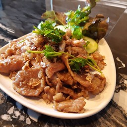 หมูกระเทียมพริกไทย