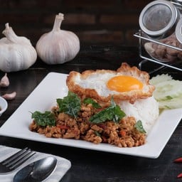 ผัดกระเพราไก่ราดข้าว