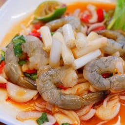 ยำกุ้งสดไหลบัว