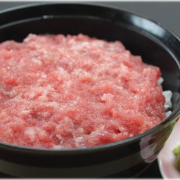 ข้าวซูชิหน้าปลาโทโรสับ