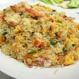 ข้าวผัดรวมมิตร (ใหญ่)
