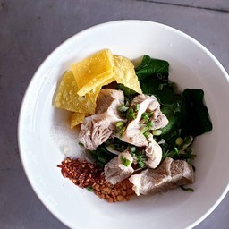 ก๋วยเตี๋ยวแห้งยำกระดูกอ่อน