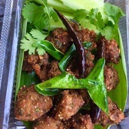 ลาบหมูทอด