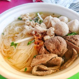 ก๋วยเตี๋ยวชิ้นหมู ลาวา
