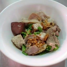 ต้มเลือดหมูพิเศษ