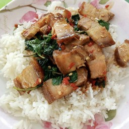 กระเพราหมูกรอบ