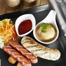 ไส้กรอกรวม (เสริฟพร้อมมันบด)