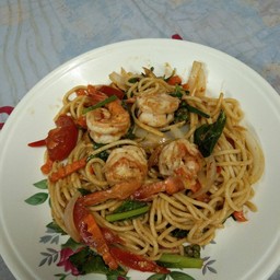 Spicy Stir-Fried Spaghetti With Shrimp Or Squid