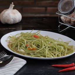 ผัดผักบุ้งชาววัง