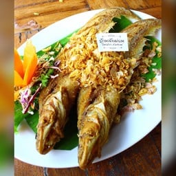 ปลาเนื้ออ่อนทอดกระเทียม